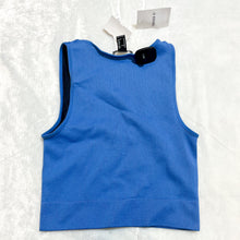 Load image into Gallery viewer, Forever 21 Athletic Top Size Medium *
