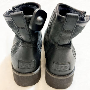 Uggs Casual Shoes Womens 9 *