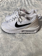 Load image into Gallery viewer, Nike Womens Athletic Shoes Womens 7 *
