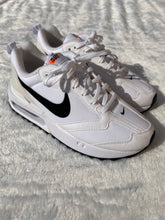 Load image into Gallery viewer, Nike Womens Athletic Shoes Womens 7 *
