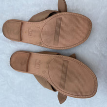 Load image into Gallery viewer, Time &amp; Tru Sandals Womens 8 *
