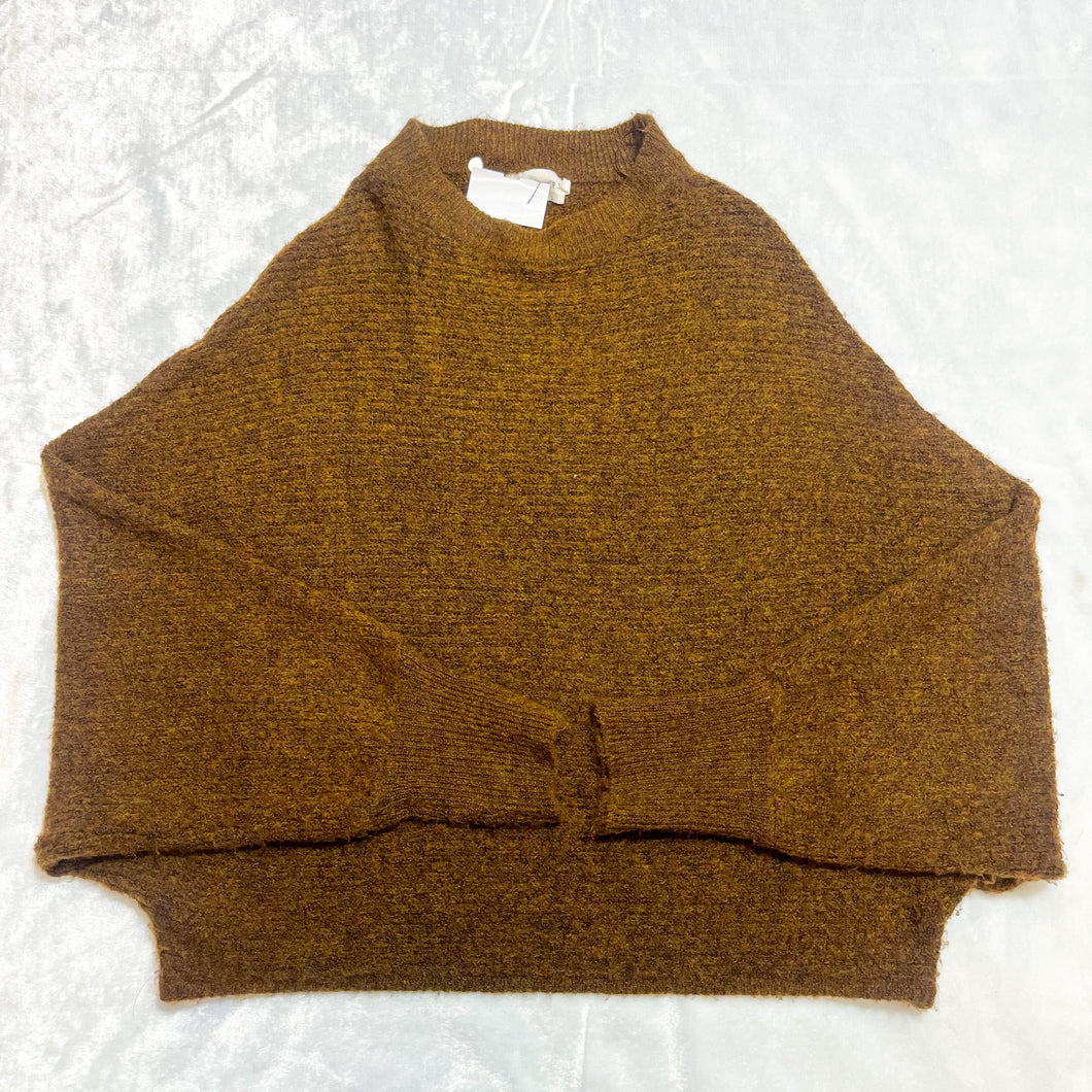 Sweater Size Medium B057
