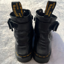 Load image into Gallery viewer, Dr Martens Boots Womens 6 B203
