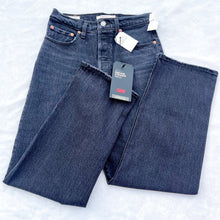 Load image into Gallery viewer, Levi Denim Size 27 *
