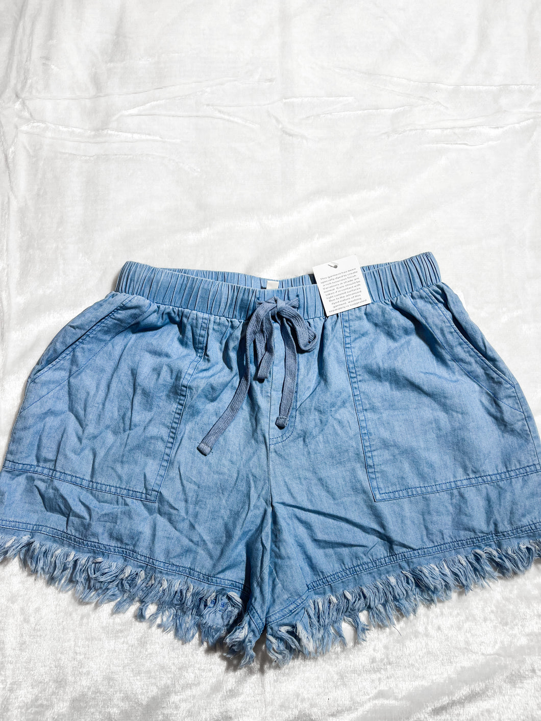 Mazik Womens Shorts Size Large * - Plato's Closet Bridgeville, PA
