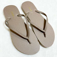 Load image into Gallery viewer, Old Navy Sandals Womens 9 * - Plato&#39;s Closet Bridgeville, PA
