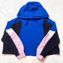 Load image into Gallery viewer, Adidas Sweatshirt Size Small *
